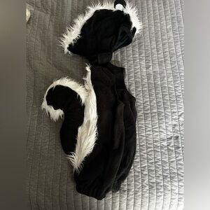 Pottery barn Halloween skunk costume 12-24 months